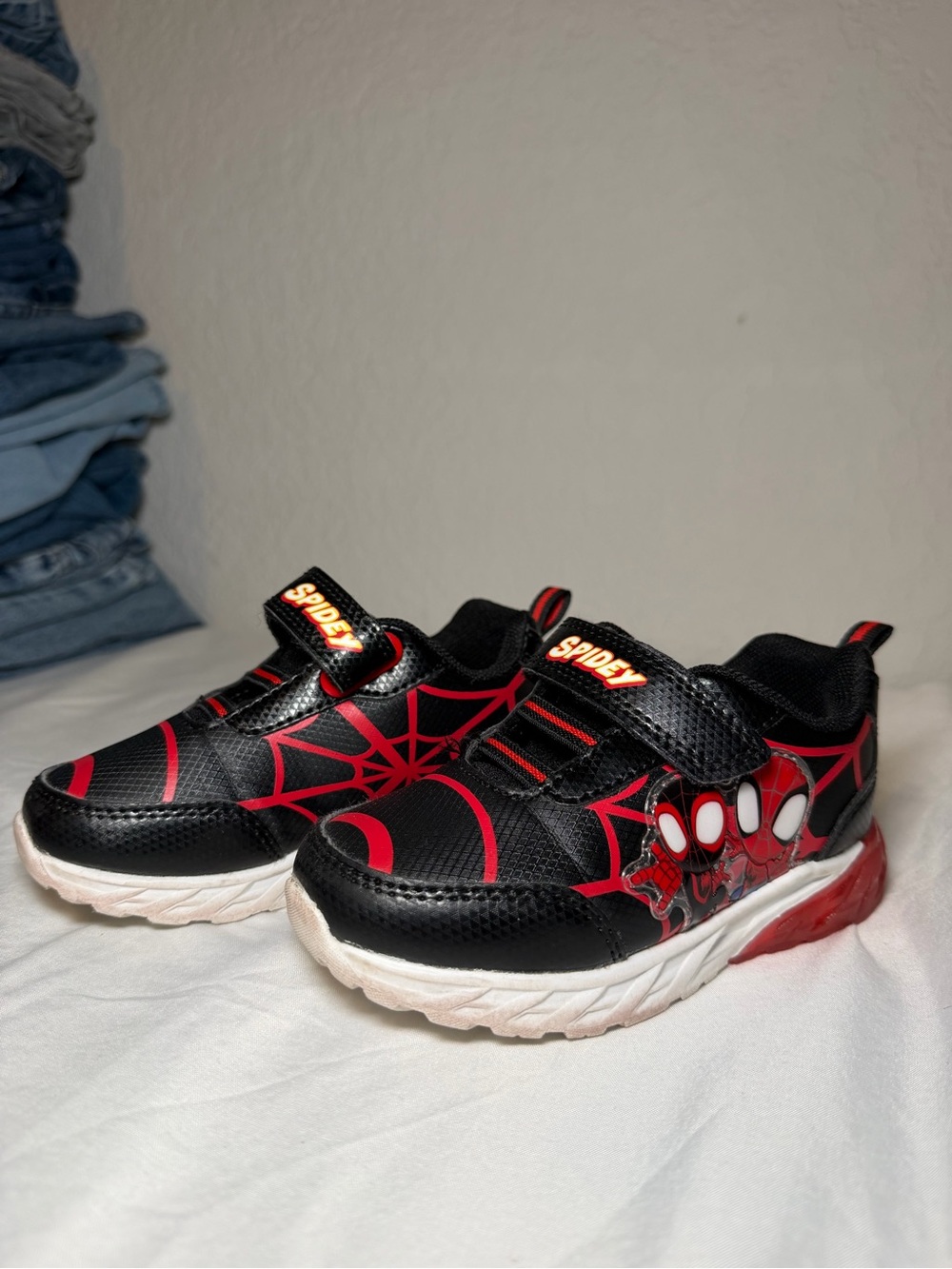 2 pares de tenis Rayo McQueen Y Hombre Araña 🕷️ 🚘